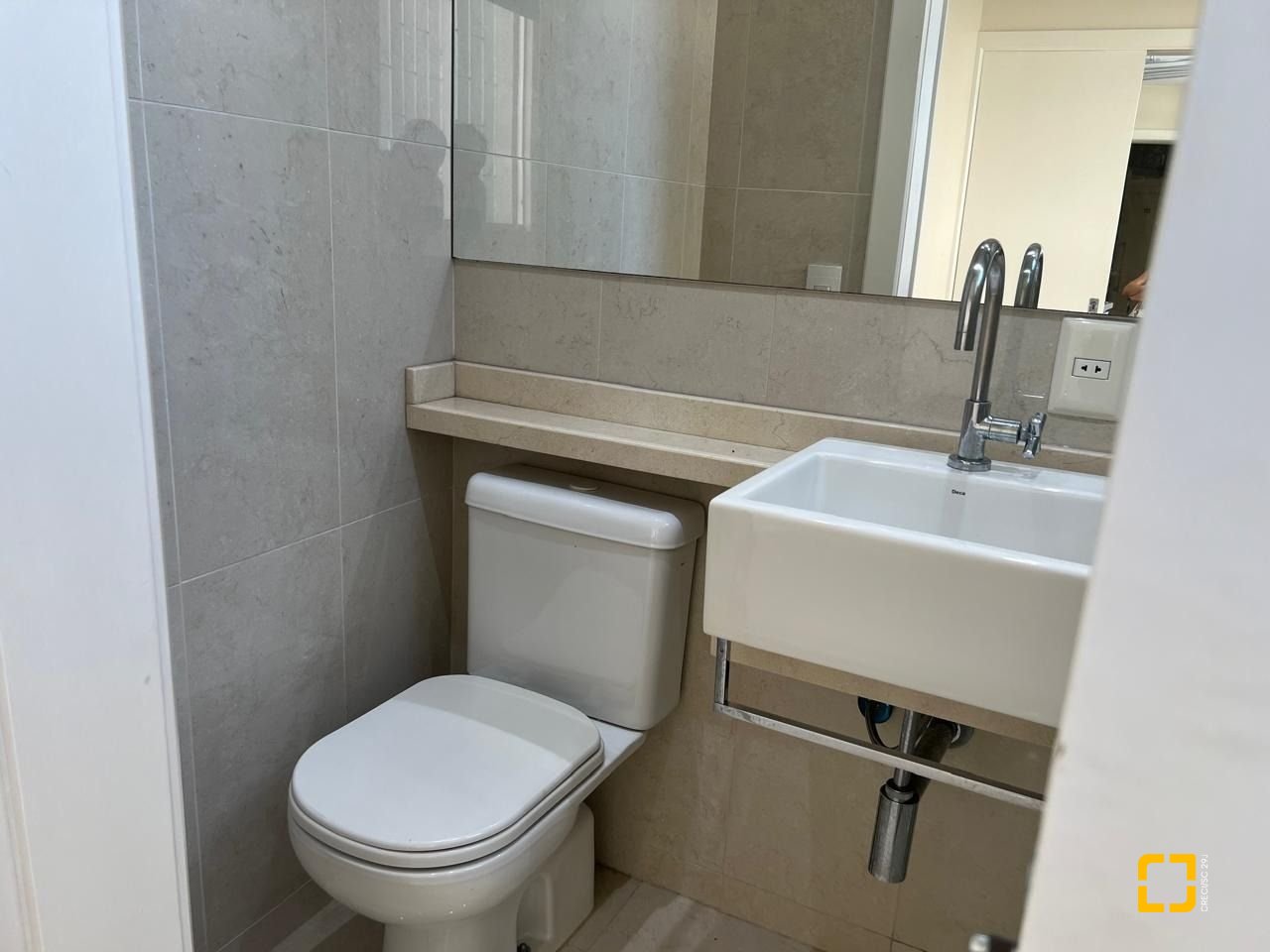 Apartamento com 193m², 4 quartos (sendo 1 suíte), 2 garagens, no bairro Centro em Florianópolis