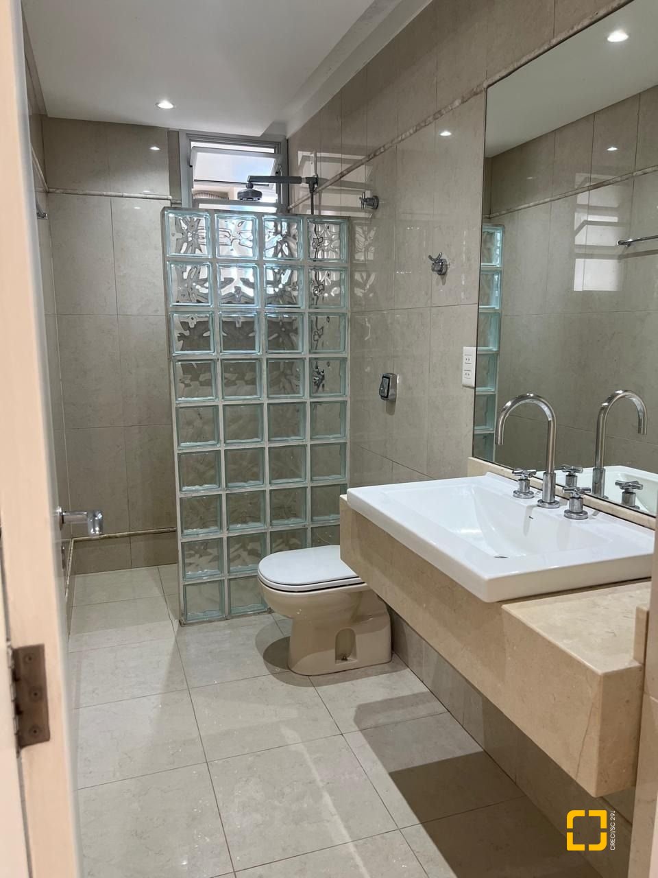 Apartamento com 193m², 4 quartos (sendo 1 suíte), 2 garagens, no bairro Centro em Florianópolis