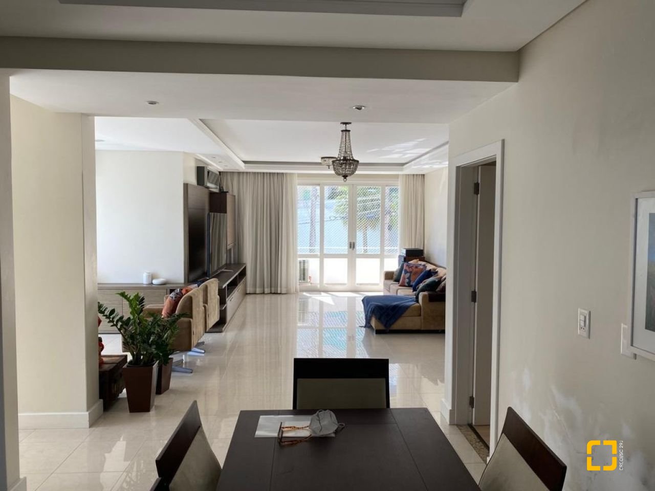 Apartamento com 193m², 4 quartos (sendo 1 suíte), 2 garagens, no bairro Centro em Florianópolis