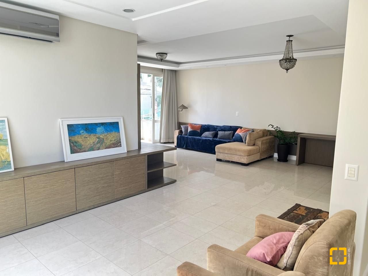 Apartamento com 193m², 4 quartos (sendo 1 suíte), 2 garagens, no bairro Centro em Florianópolis