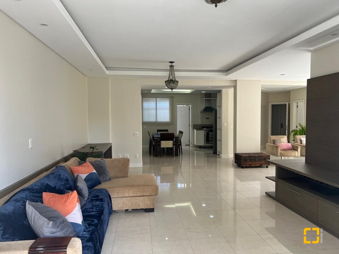 Apartamento com 193m², 4 quartos (sendo 1 suíte), 2 garagens, no bairro Centro em Florianópolis