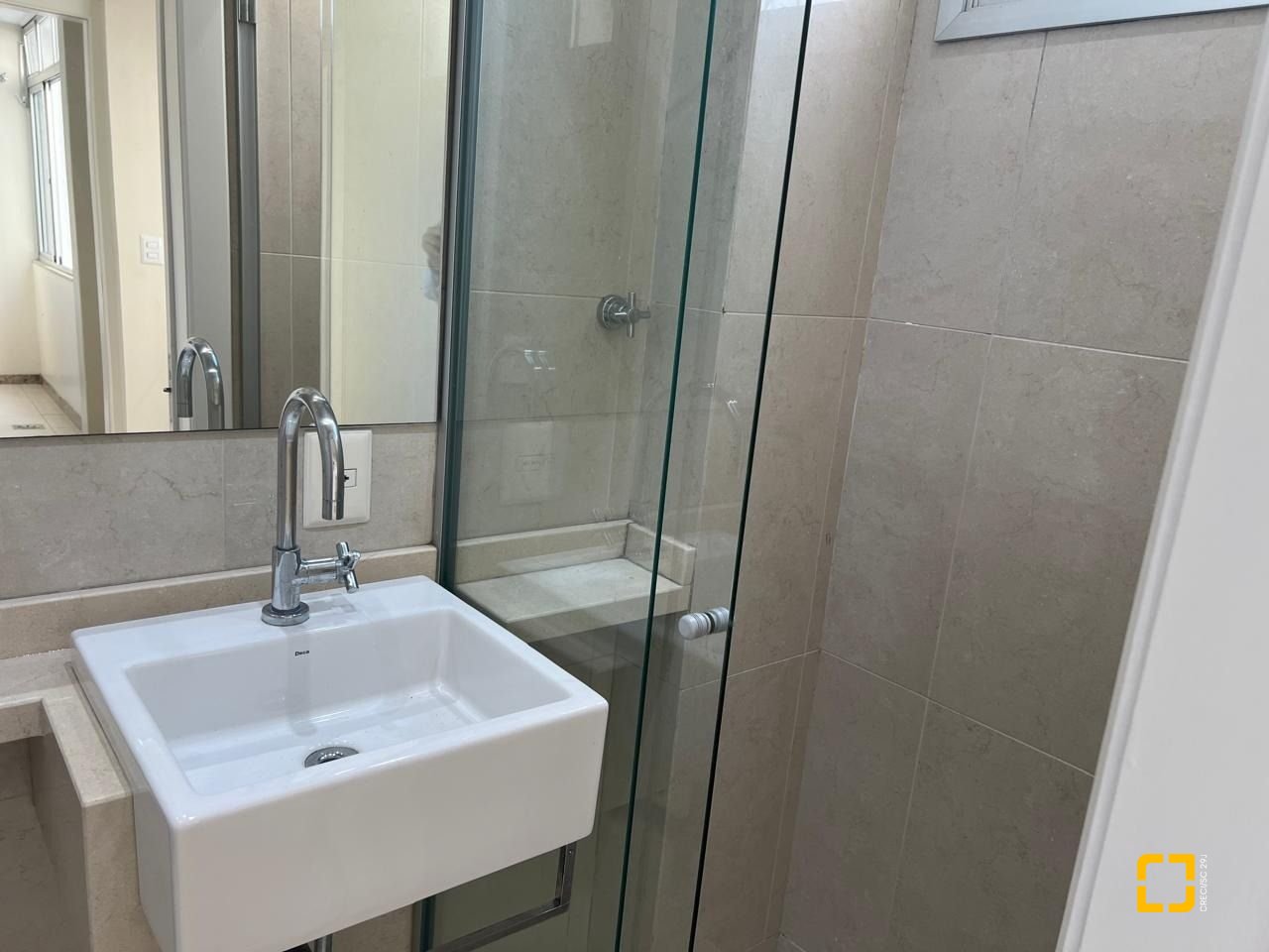 Apartamento com 193m², 4 quartos (sendo 1 suíte), 2 garagens, no bairro Centro em Florianópolis