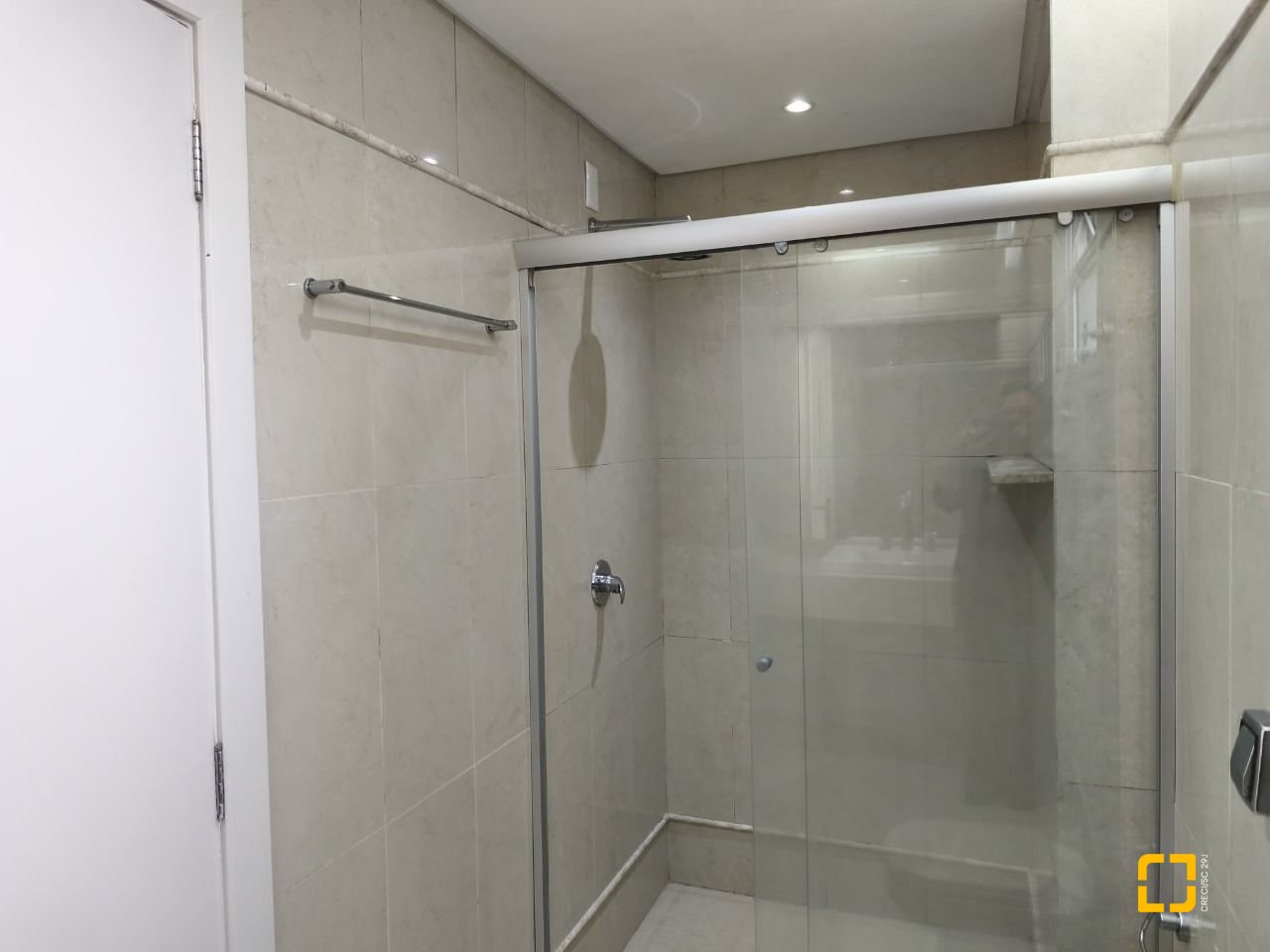 Apartamento com 193m², 4 quartos (sendo 1 suíte), 2 garagens, no bairro Centro em Florianópolis