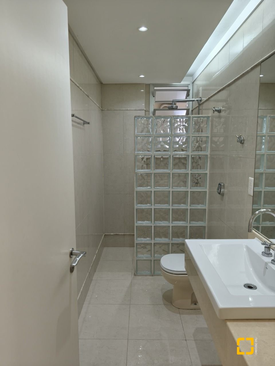 Apartamento com 193m², 4 quartos (sendo 1 suíte), 2 garagens, no bairro Centro em Florianópolis