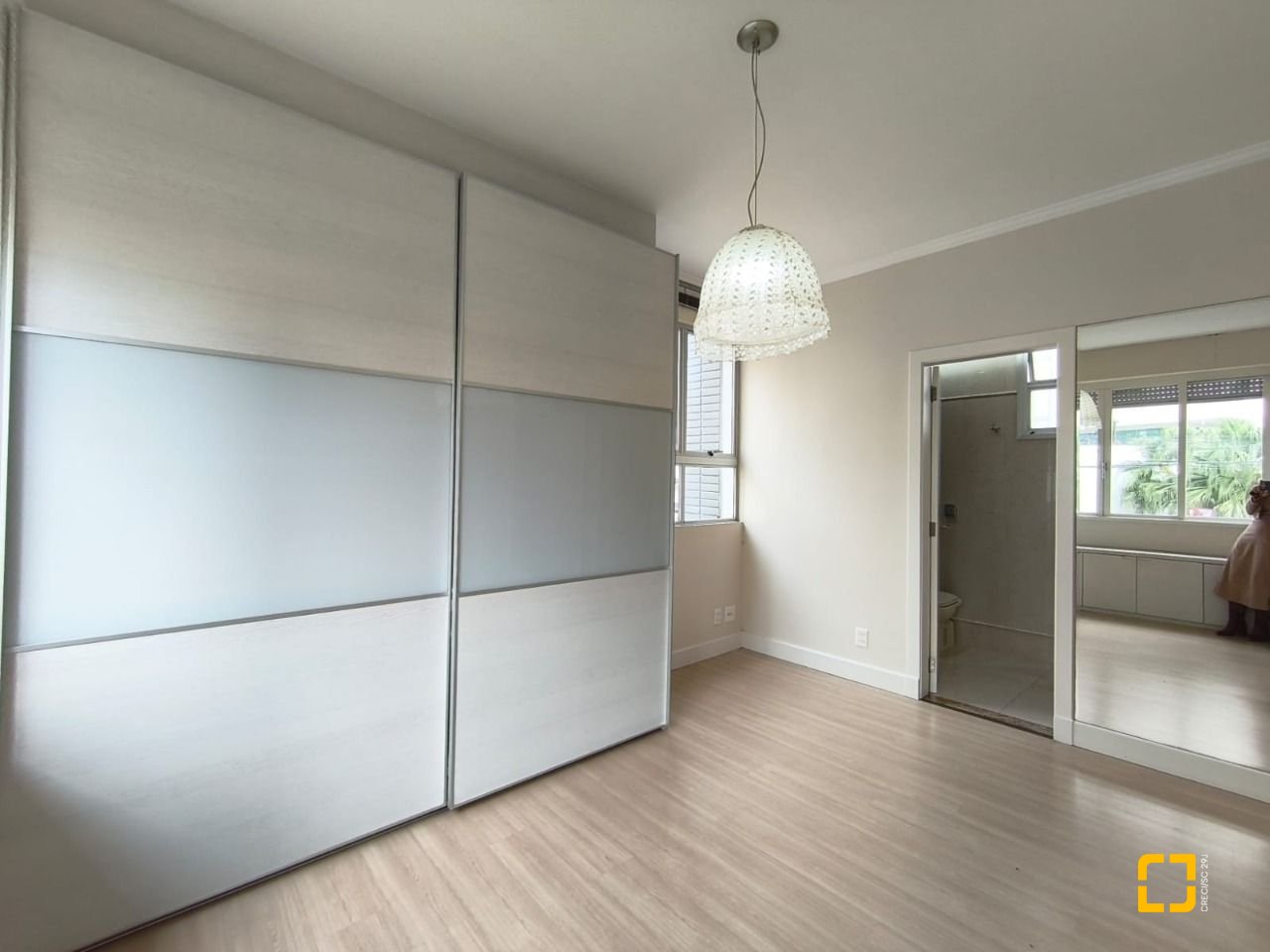 Apartamento com 193m², 4 quartos (sendo 1 suíte), 2 garagens, no bairro Centro em Florianópolis