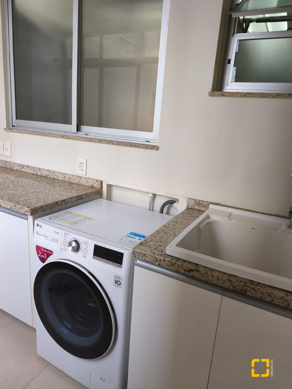 Apartamento com 193m², 4 quartos (sendo 1 suíte), 2 garagens, no bairro Centro em Florianópolis