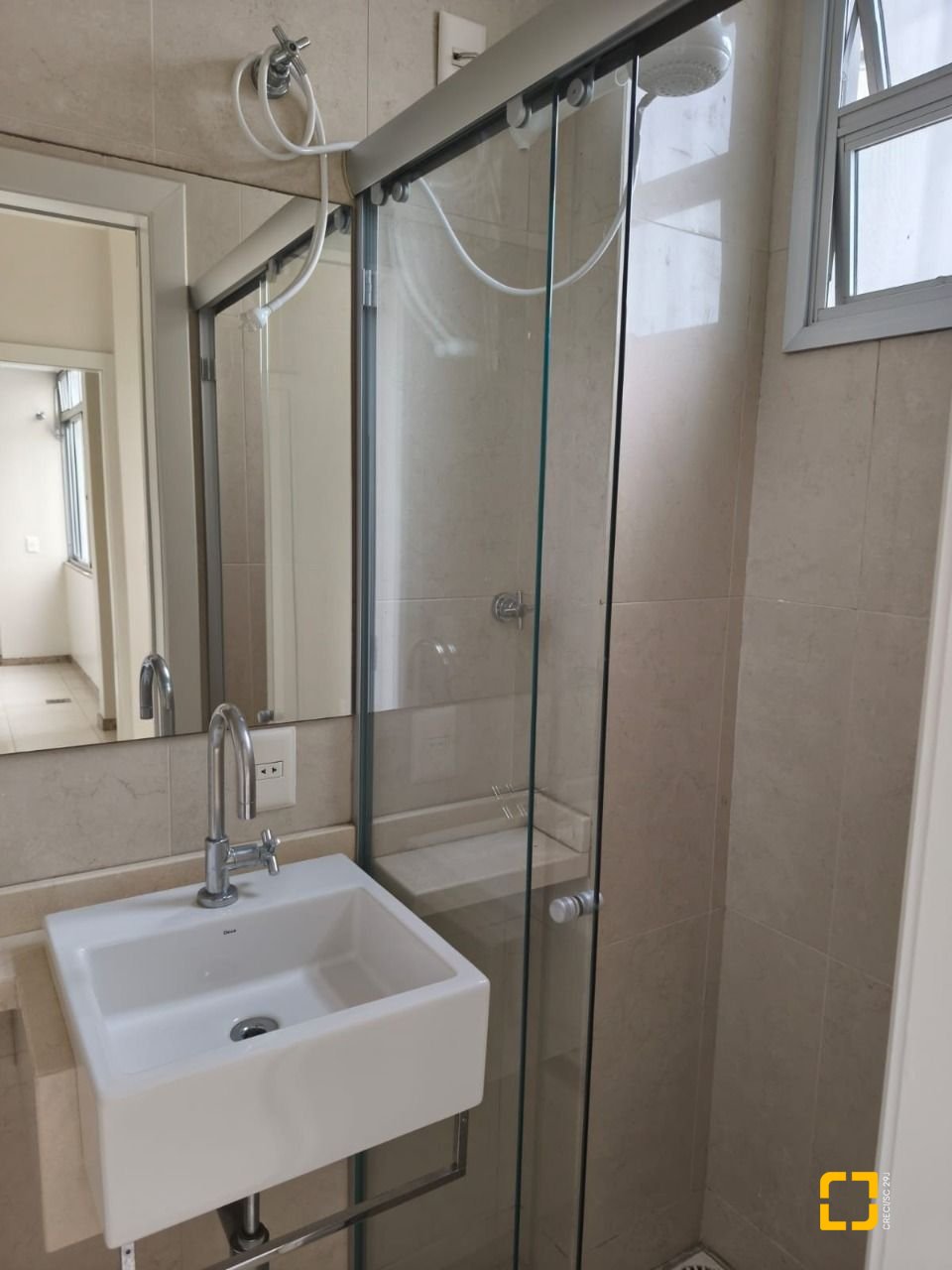 Apartamento com 193m², 4 quartos (sendo 1 suíte), 2 garagens, no bairro Centro em Florianópolis