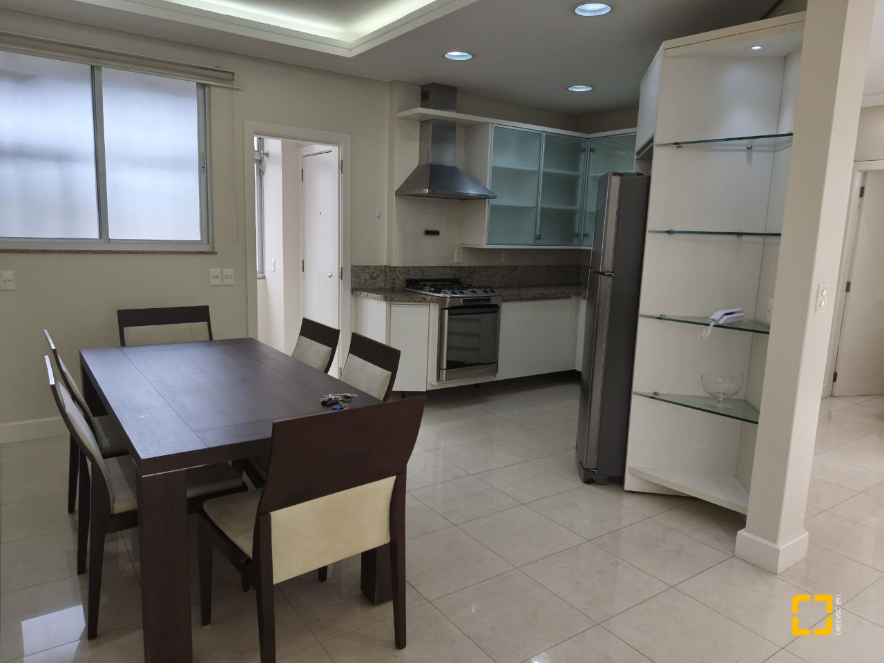 Apartamento com 193m², 4 quartos (sendo 1 suíte), 2 garagens, no bairro Centro em Florianópolis
