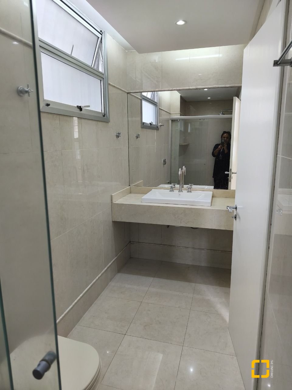Apartamento com 193m², 4 quartos (sendo 1 suíte), 2 garagens, no bairro Centro em Florianópolis