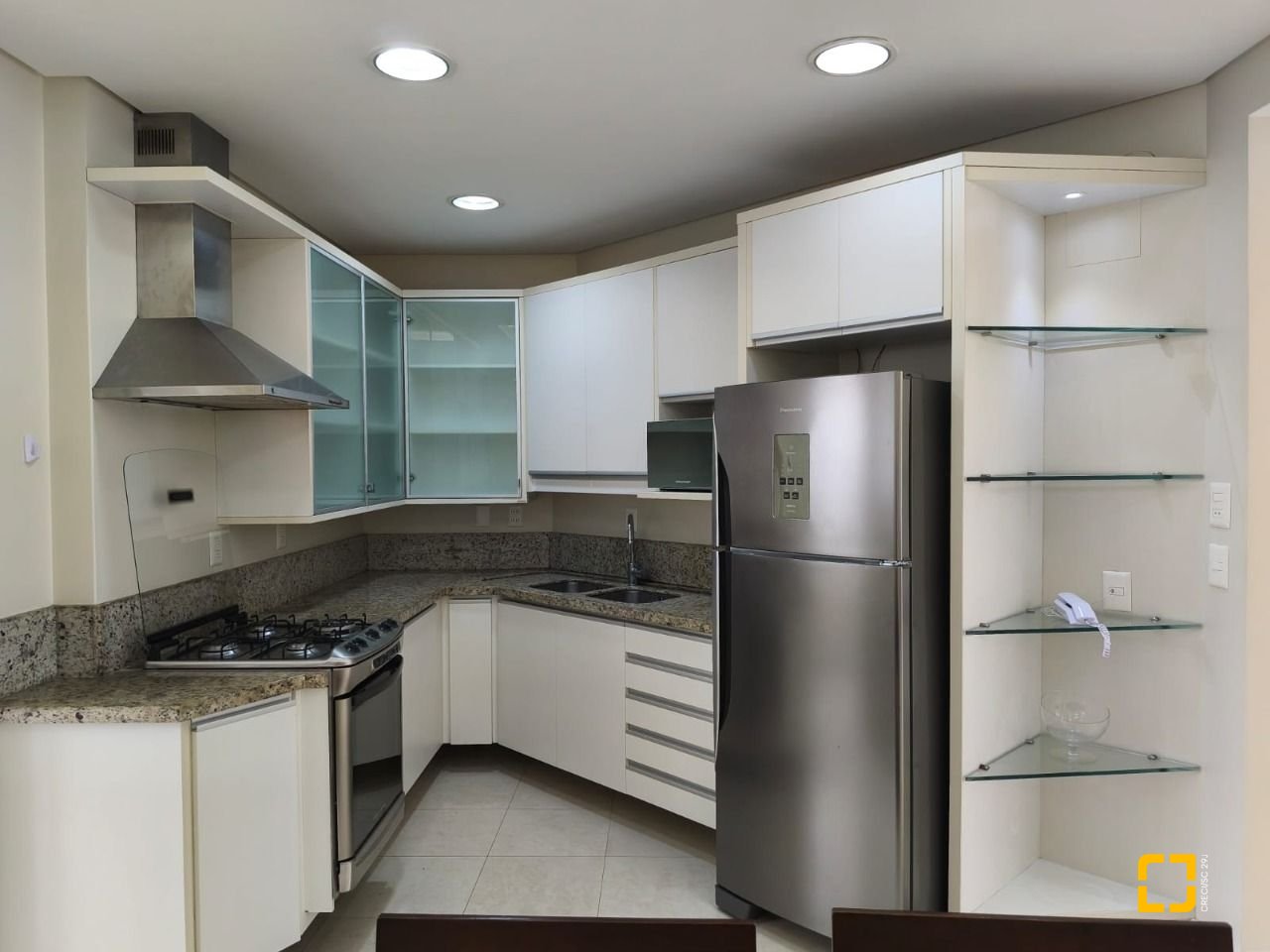 Apartamento com 193m², 4 quartos (sendo 1 suíte), 2 garagens, no bairro Centro em Florianópolis