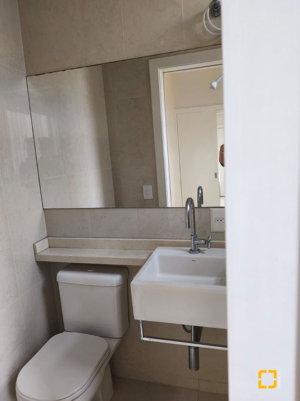 Apartamento com 193m², 4 quartos (sendo 1 suíte), 2 garagens, no bairro Centro em Florianópolis