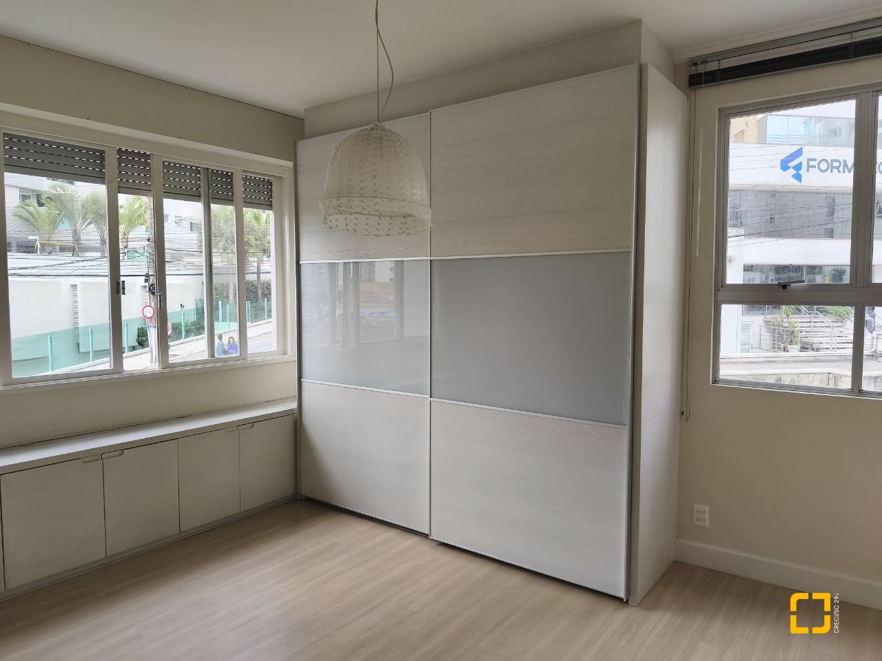 Apartamento com 193m², 4 quartos (sendo 1 suíte), 2 garagens, no bairro Centro em Florianópolis