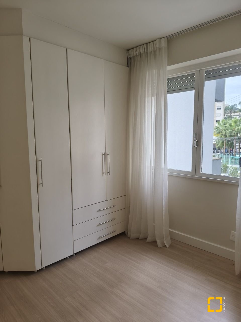 Apartamento com 193m², 4 quartos (sendo 1 suíte), 2 garagens, no bairro Centro em Florianópolis