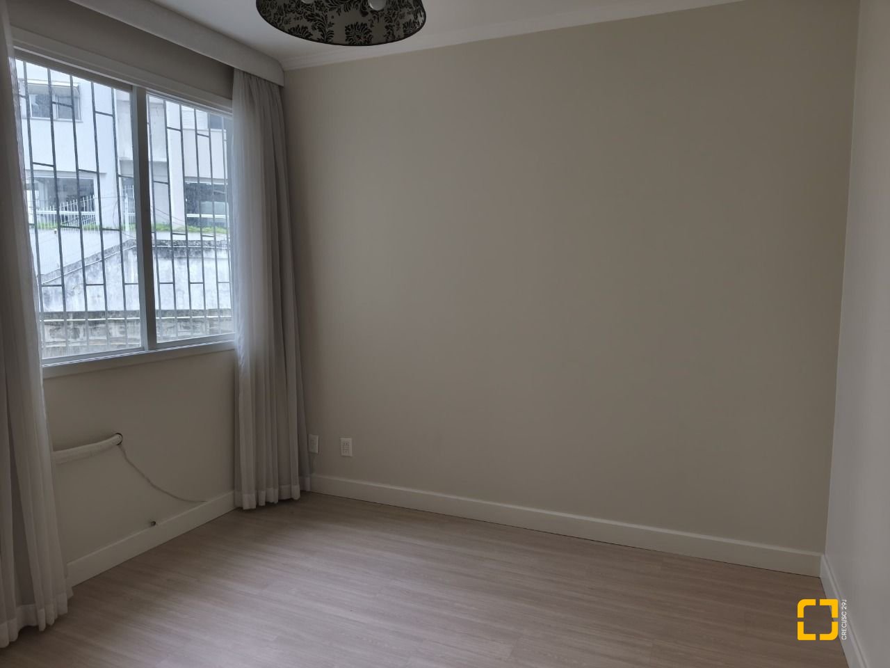 Apartamento com 193m², 4 quartos (sendo 1 suíte), 2 garagens, no bairro Centro em Florianópolis