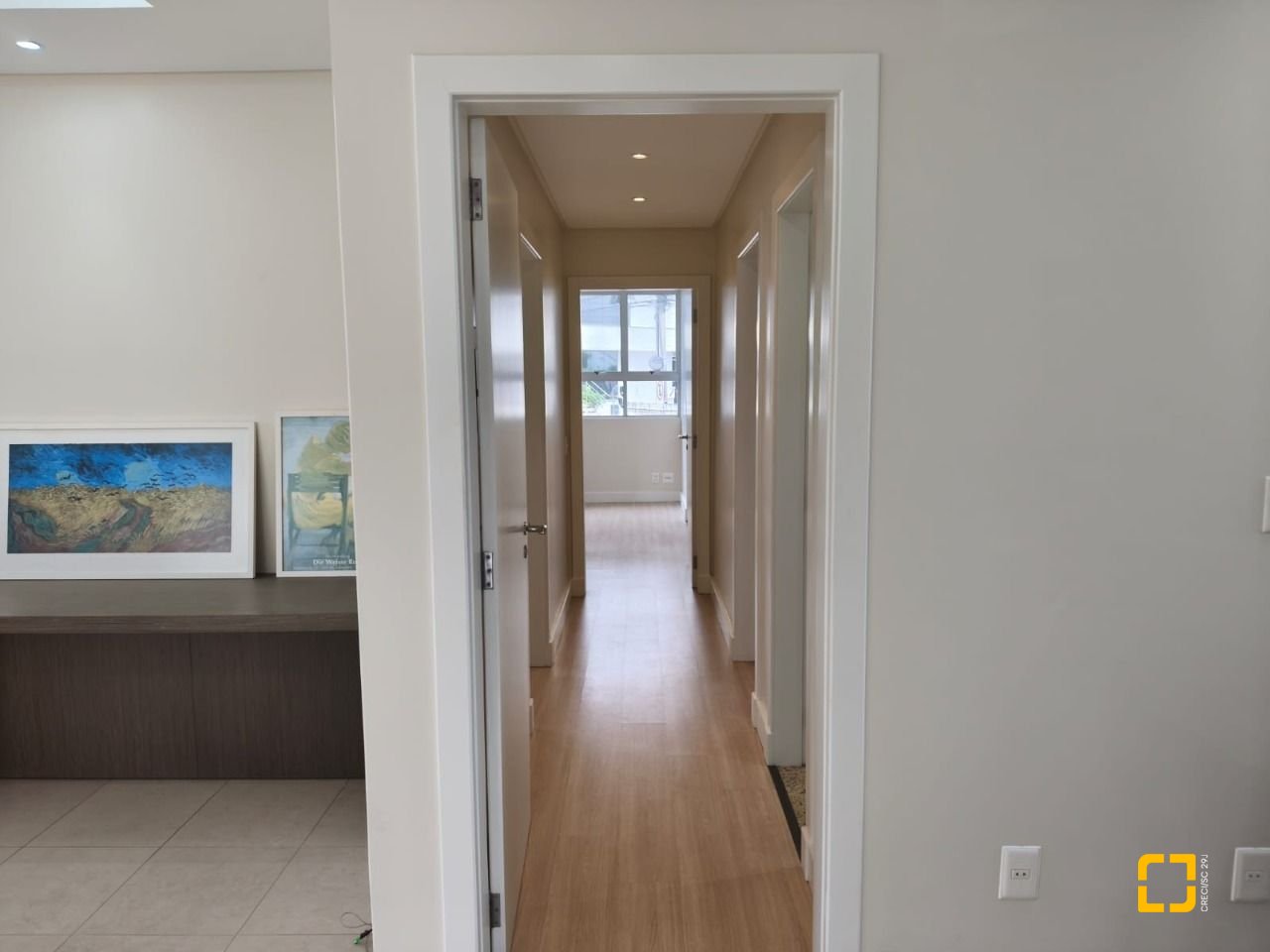 Apartamento com 193m², 4 quartos (sendo 1 suíte), 2 garagens, no bairro Centro em Florianópolis