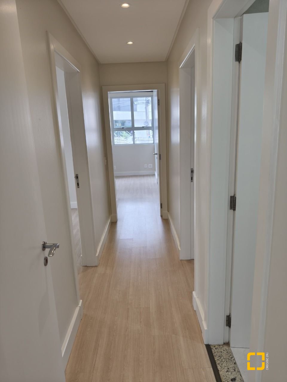 Apartamento com 193m², 4 quartos (sendo 1 suíte), 2 garagens, no bairro Centro em Florianópolis