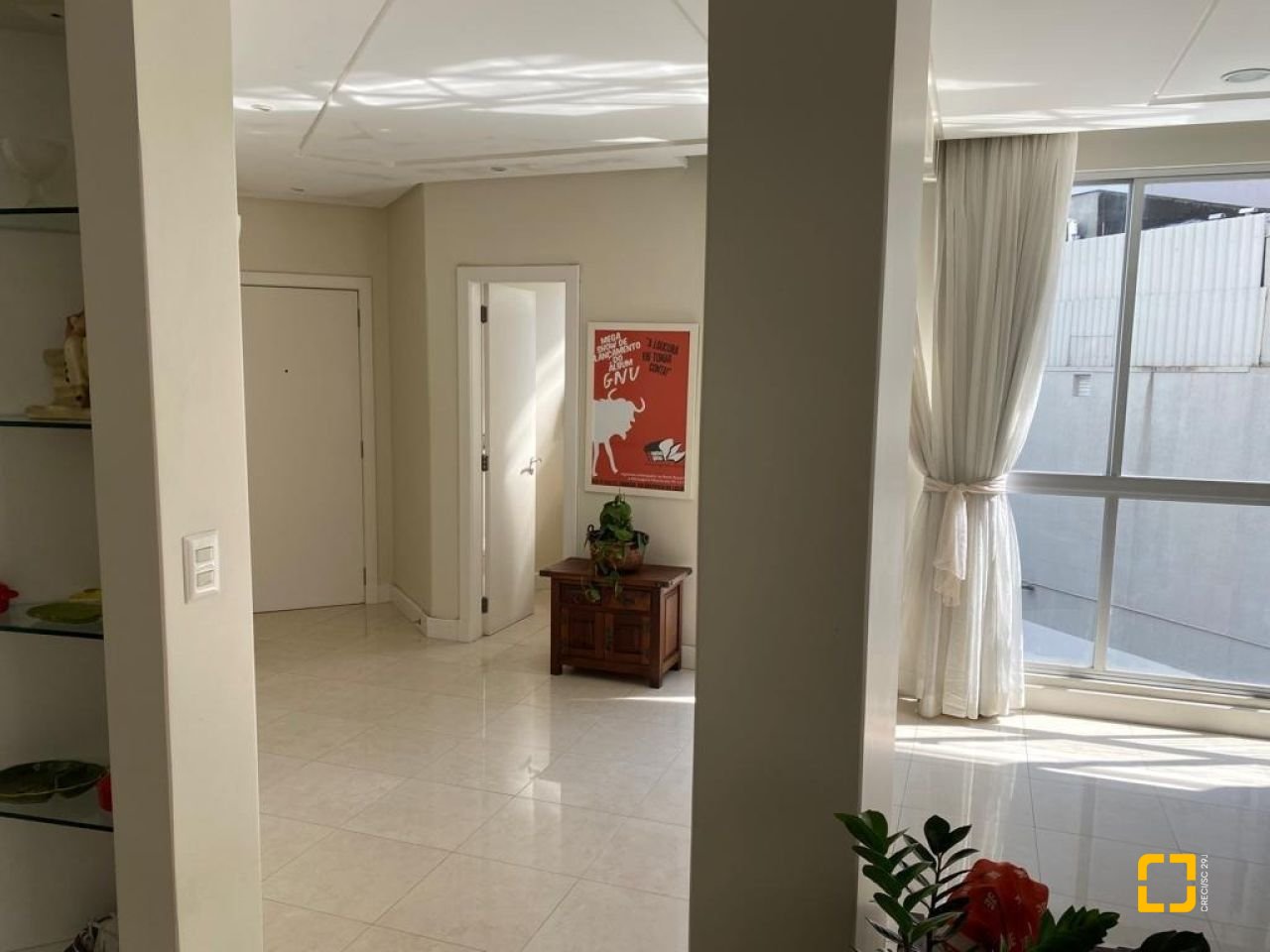 Apartamento com 193m², 4 quartos (sendo 1 suíte), 2 garagens, no bairro Centro em Florianópolis