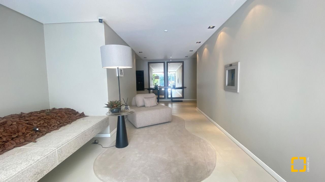 Apartamento com 71m², 2 quartos (sendo 1 suíte), 1 garagem, no bairro Cacupé em Florianópolis
