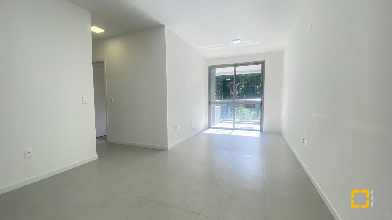 Apartamento com 71m², 2 quartos (sendo 1 suíte), 1 garagem, no bairro Cacupé em Florianópolis