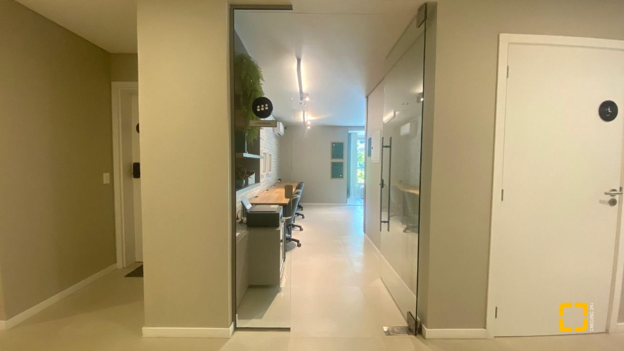 Apartamento com 71m², 2 quartos (sendo 1 suíte), 1 garagem, no bairro Cacupé em Florianópolis
