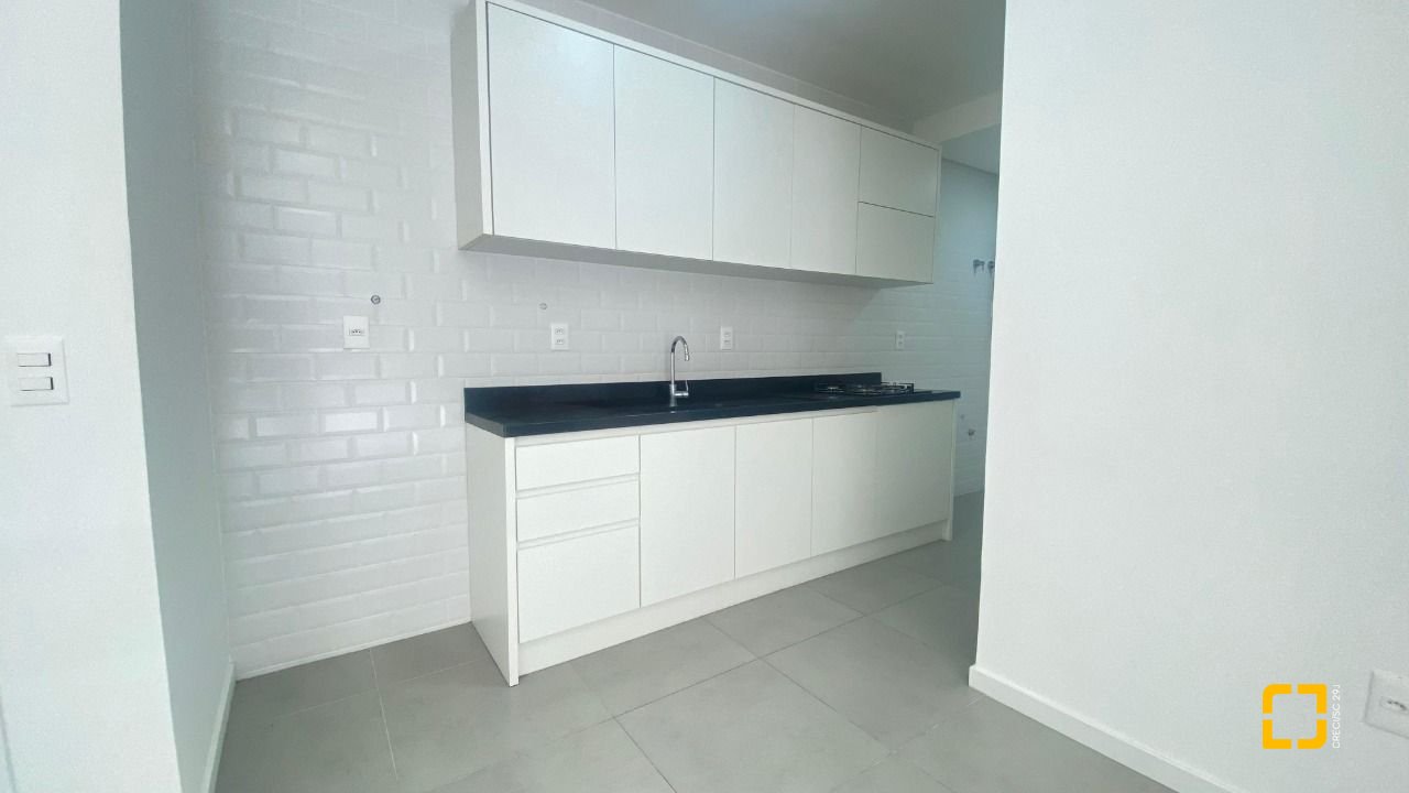 Apartamento com 71m², 2 quartos (sendo 1 suíte), 1 garagem, no bairro Cacupé em Florianópolis