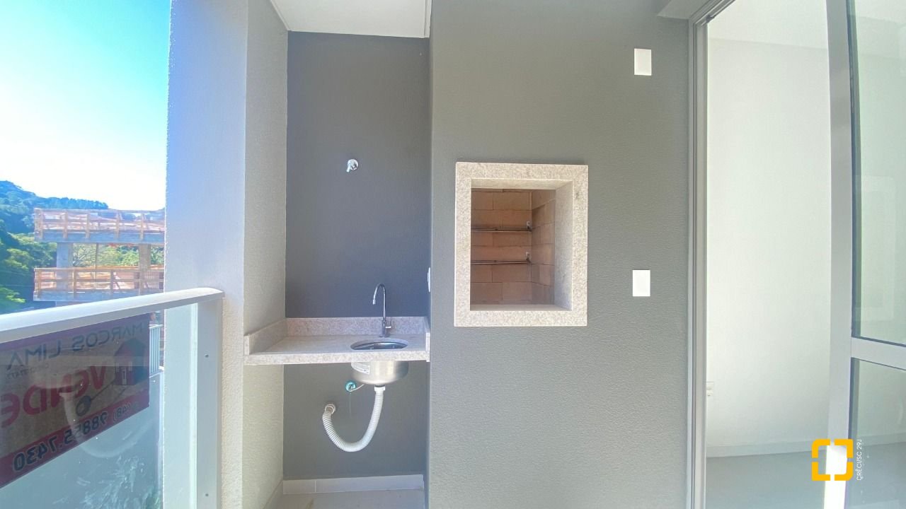 Apartamento com 71m², 2 quartos (sendo 1 suíte), 1 garagem, no bairro Cacupé em Florianópolis