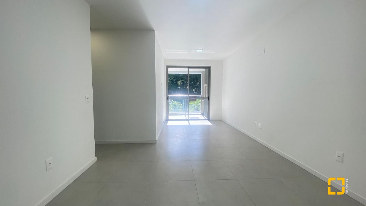 Apartamento com 71m², 2 quartos (sendo 1 suíte), 1 garagem, no bairro Cacupé em Florianópolis