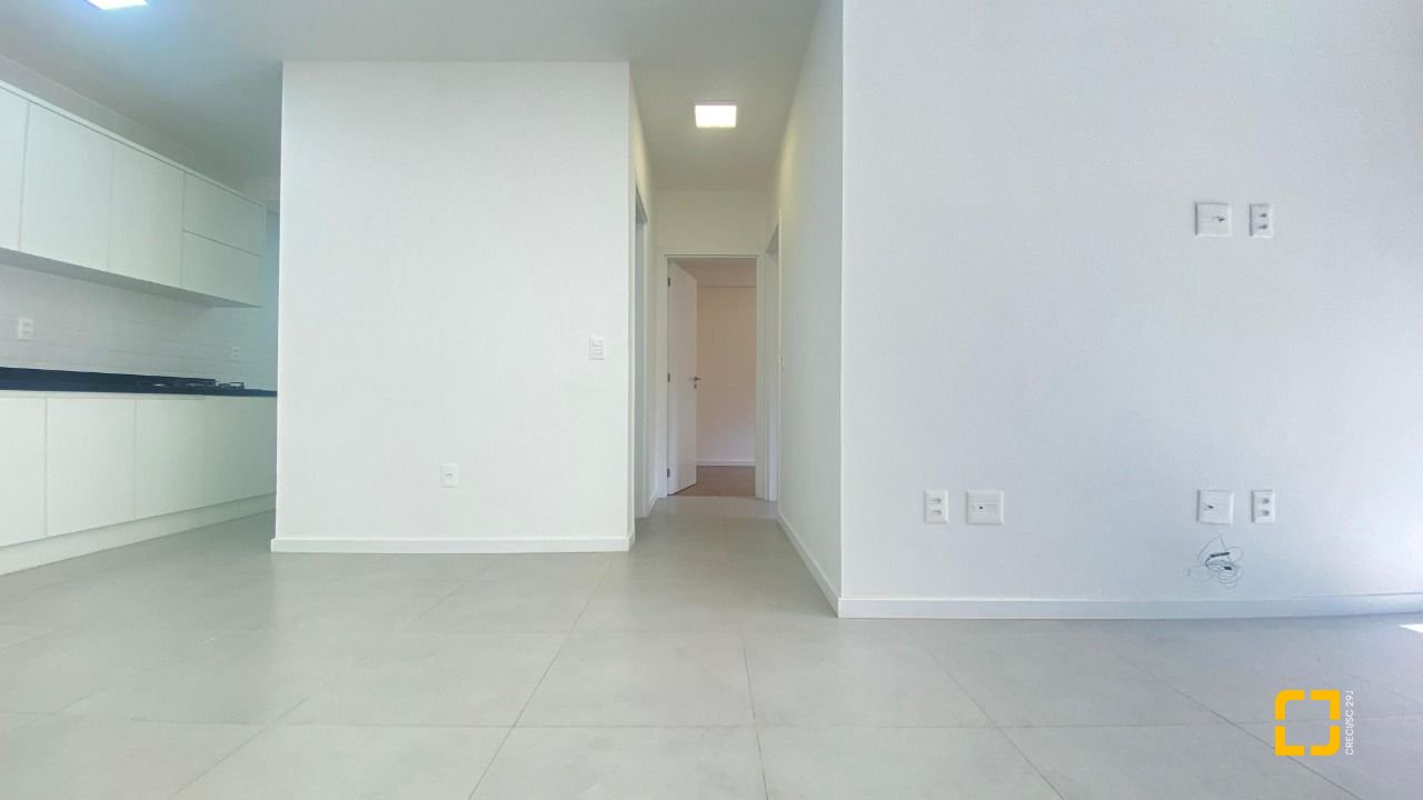 Apartamento com 71m², 2 quartos (sendo 1 suíte), 1 garagem, no bairro Cacupé em Florianópolis