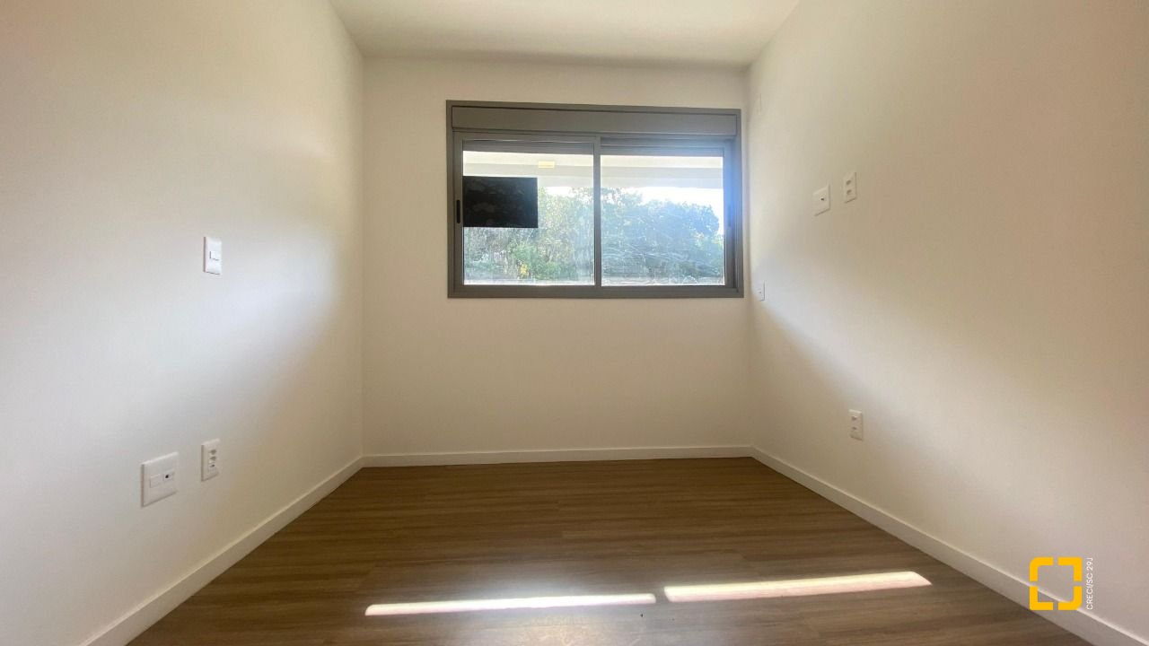 Apartamento com 71m², 2 quartos (sendo 1 suíte), 1 garagem, no bairro Cacupé em Florianópolis