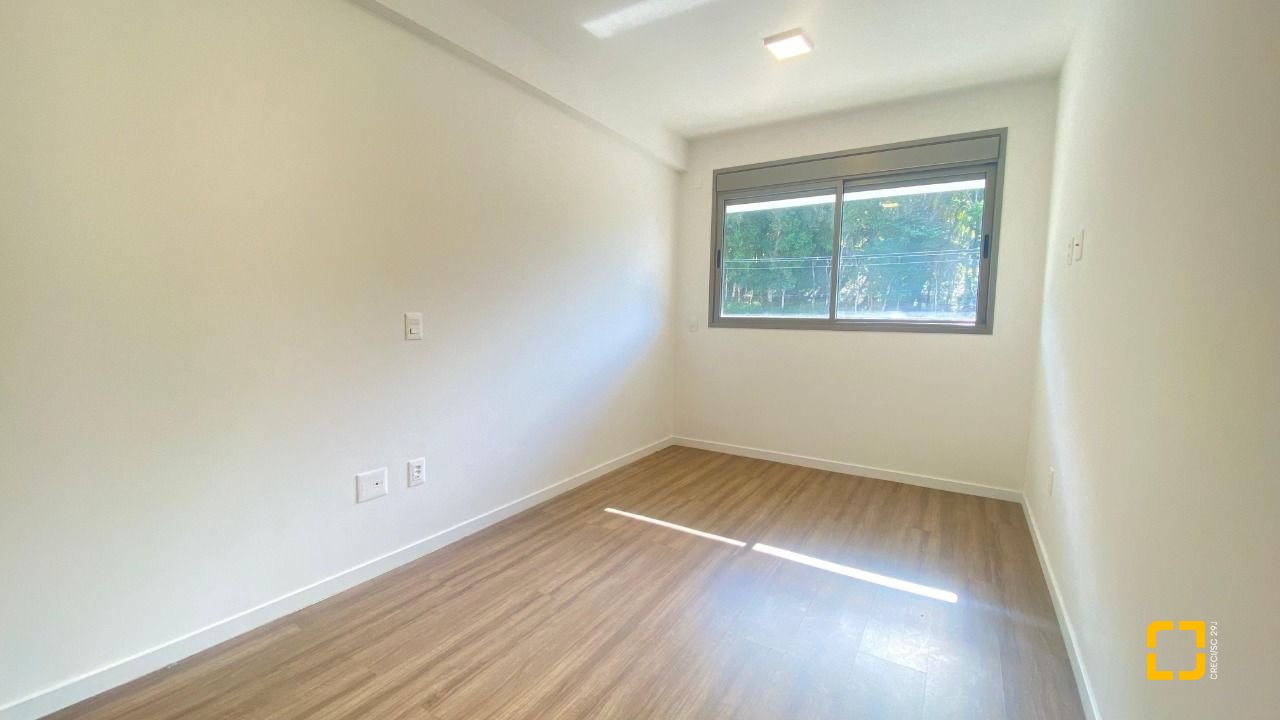 Apartamento com 71m², 2 quartos (sendo 1 suíte), 1 garagem, no bairro Cacupé em Florianópolis
