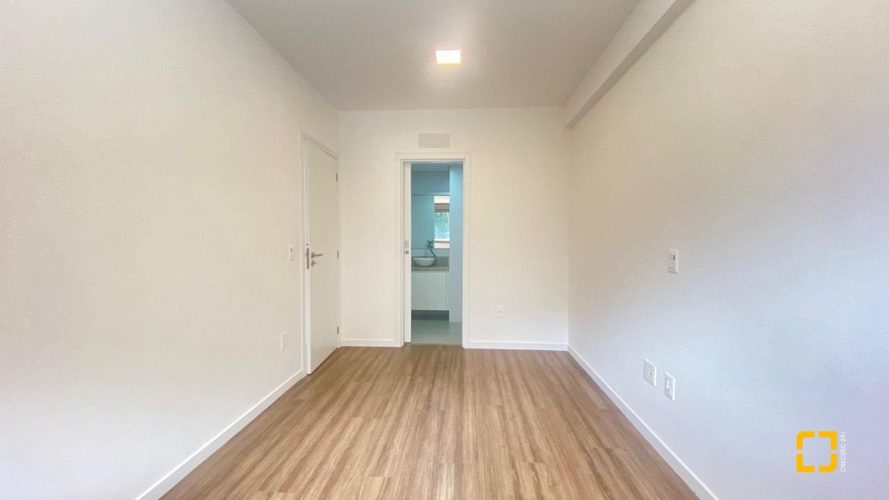 Apartamento com 71m², 2 quartos (sendo 1 suíte), 1 garagem, no bairro Cacupé em Florianópolis