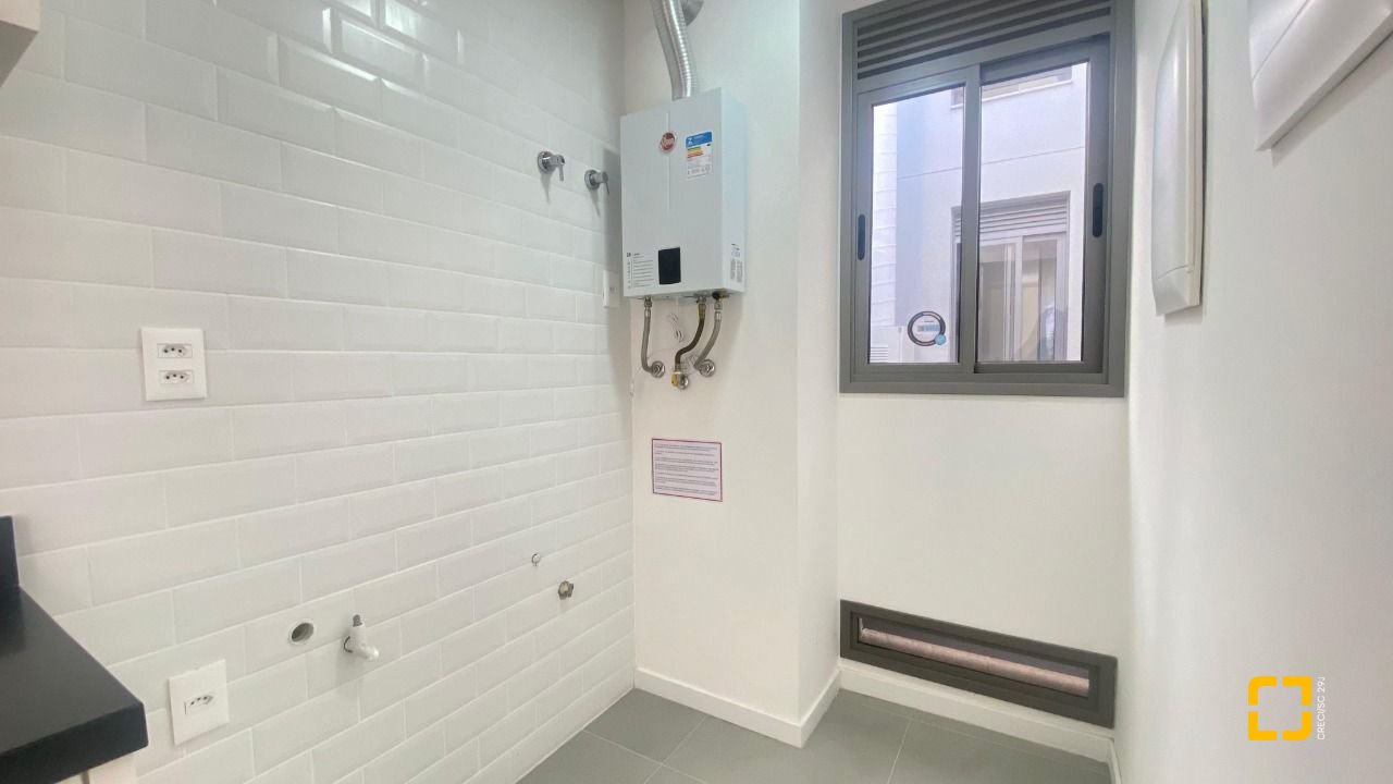 Apartamento com 71m², 2 quartos (sendo 1 suíte), 1 garagem, no bairro Cacupé em Florianópolis