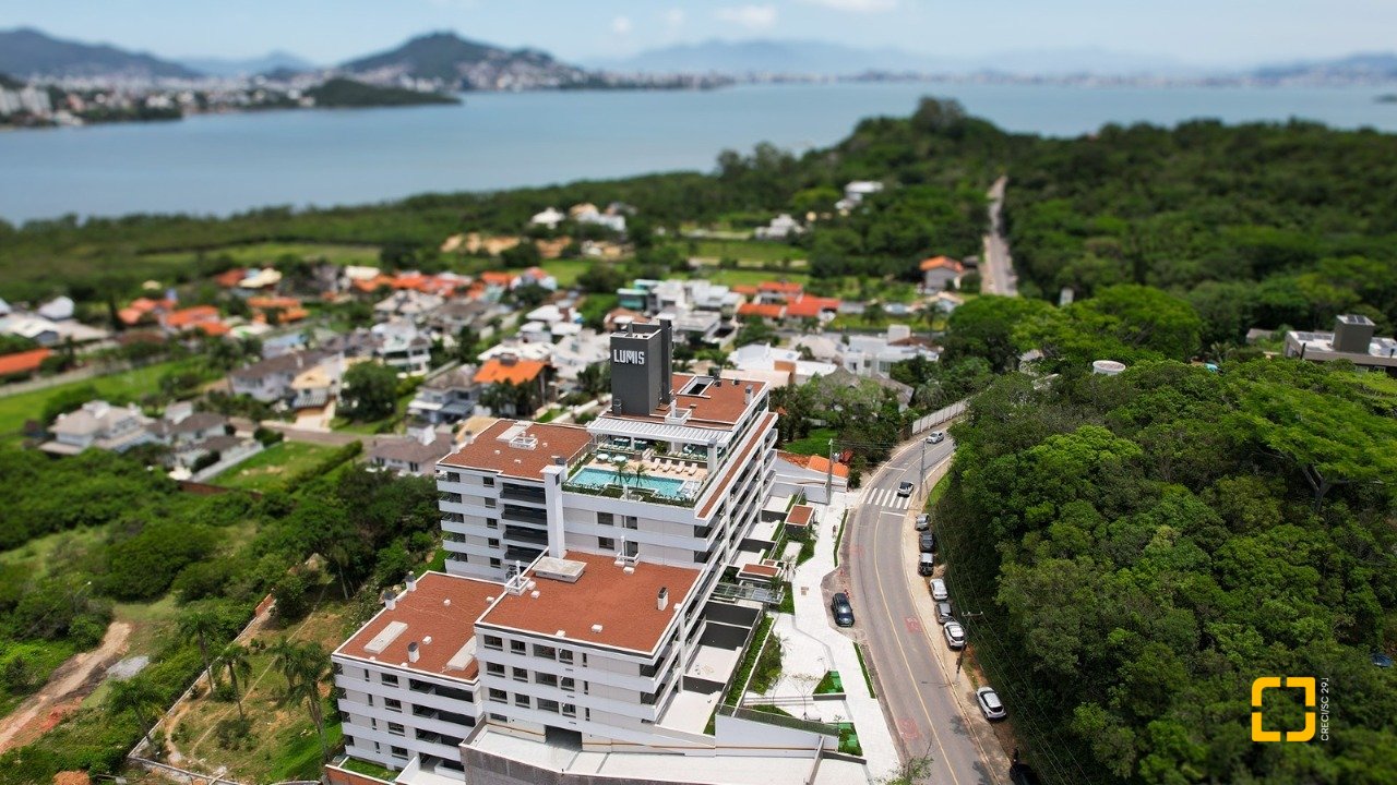 Apartamento com 71m², 2 quartos (sendo 1 suíte), 1 garagem, no bairro Cacupé em Florianópolis