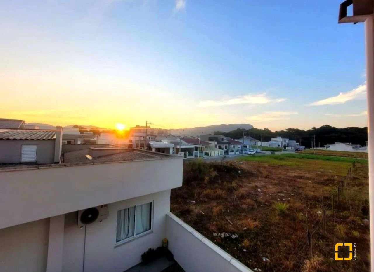 Casa com 85m², 4 quartos (sendo 2 suítes), 1 garagem, no bairro Bela Vista em Palhoça