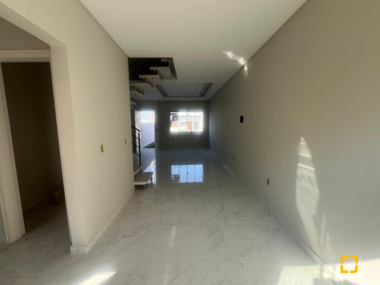 Casa com 85m², 2 quartos (sendo 2 suítes), 1 garagem, no bairro Bela Vista em Palhoça