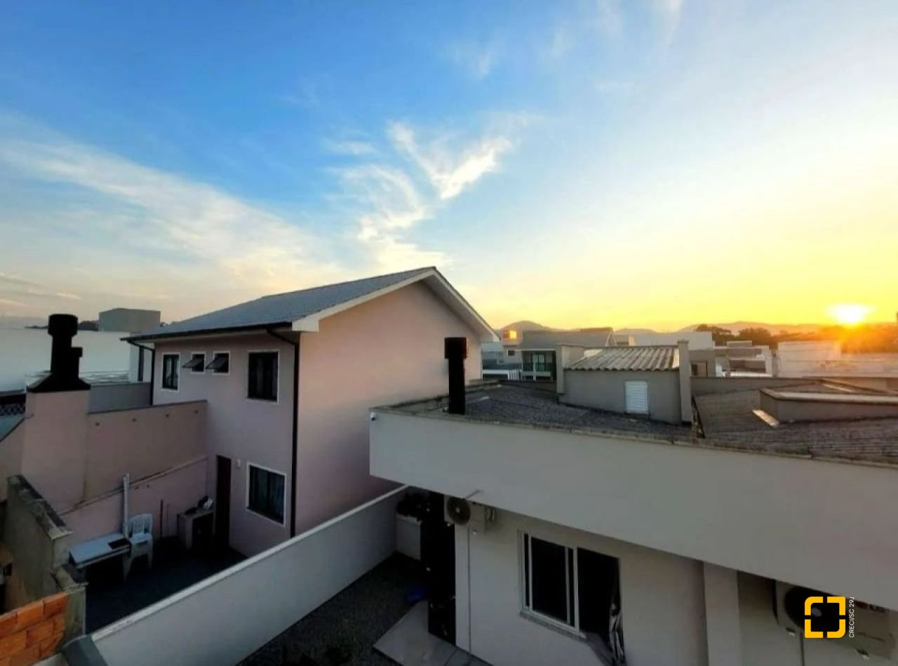 Casa com 85m², 2 quartos (sendo 2 suítes), 1 garagem, no bairro Bela Vista em Palhoça