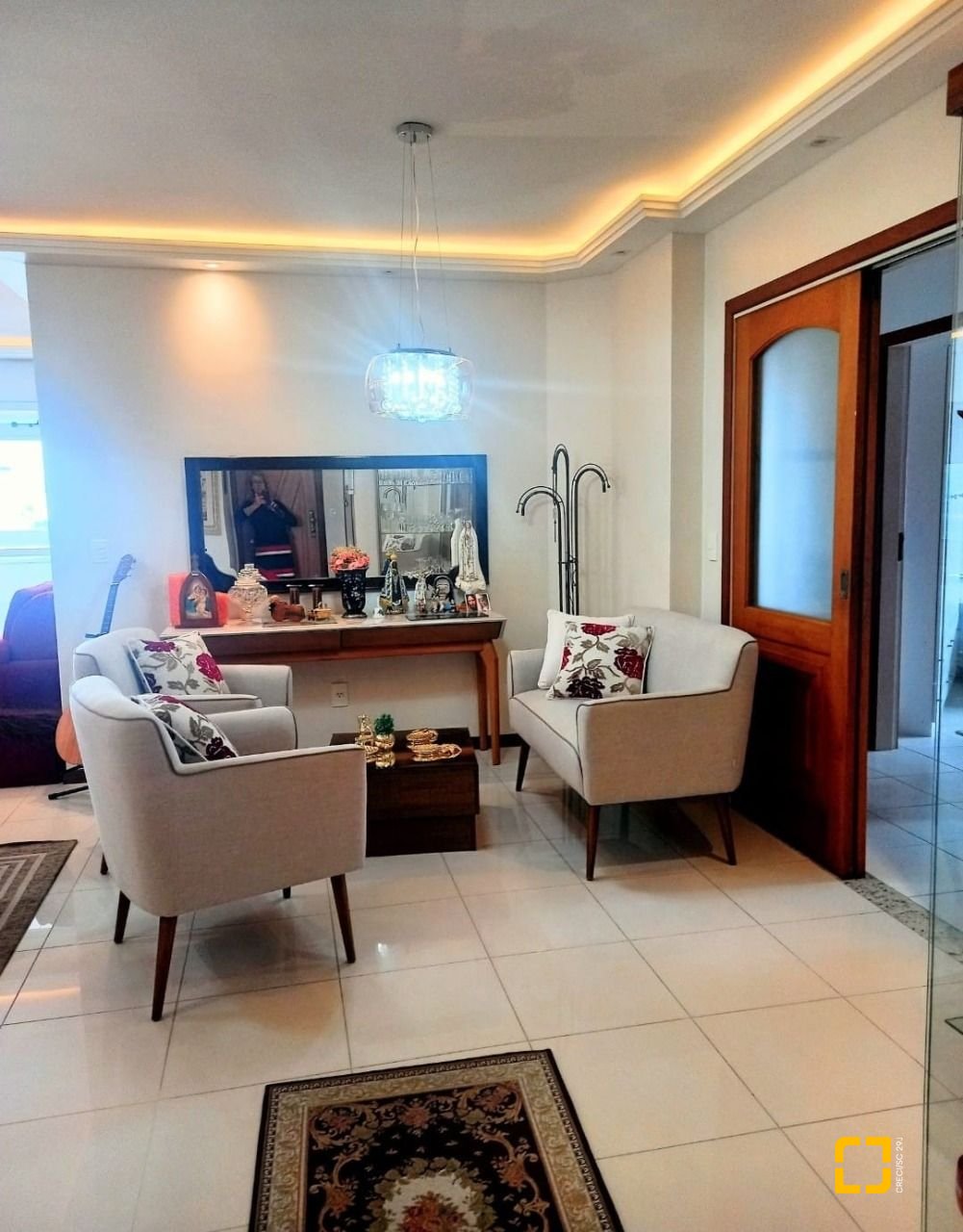 Apartamento com 133m², 6 quartos (sendo 2 suítes), 2 garagens, no bairro Estreito em Florianópolis
