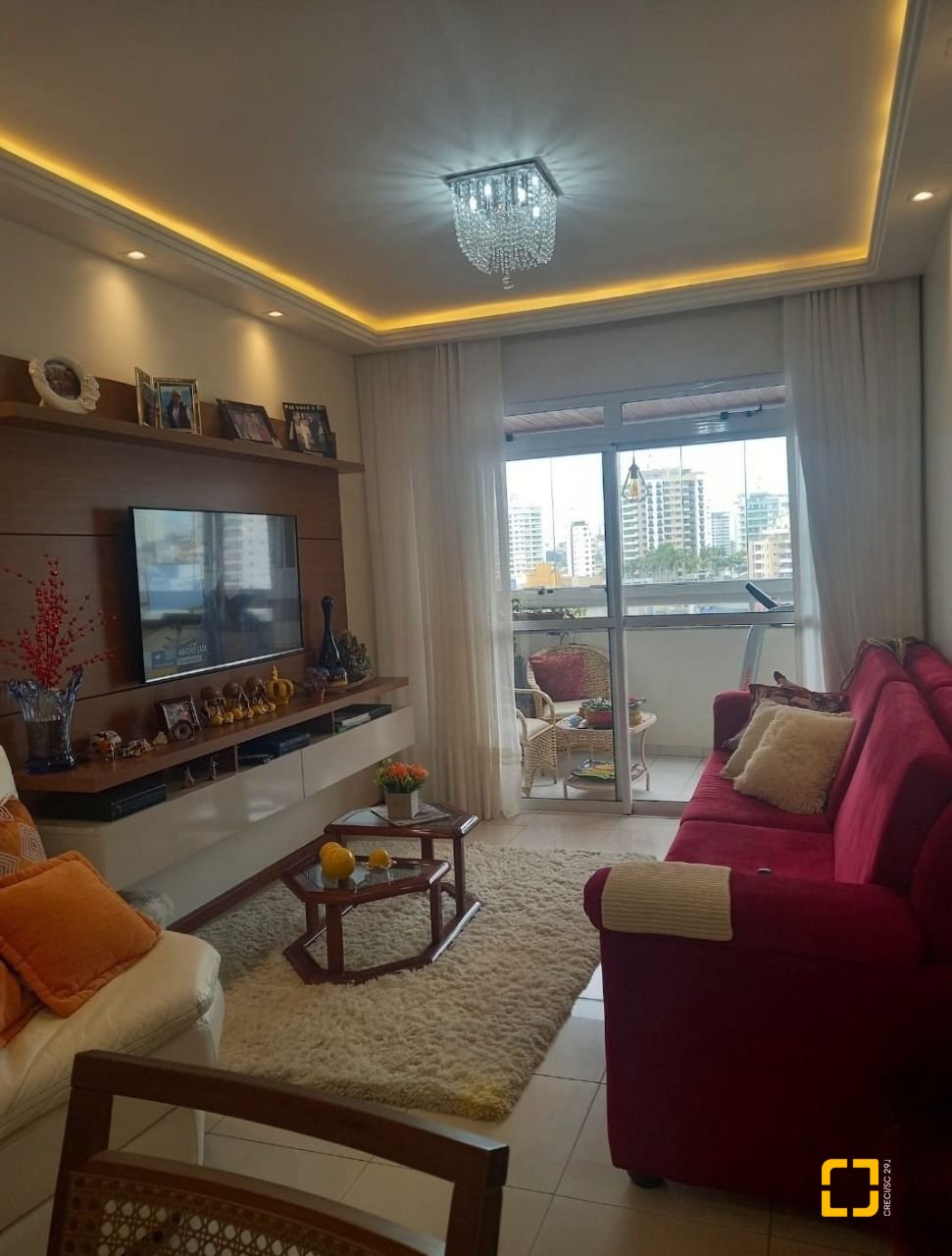 Apartamento com 133m², 6 quartos (sendo 2 suítes), 2 garagens, no bairro Estreito em Florianópolis