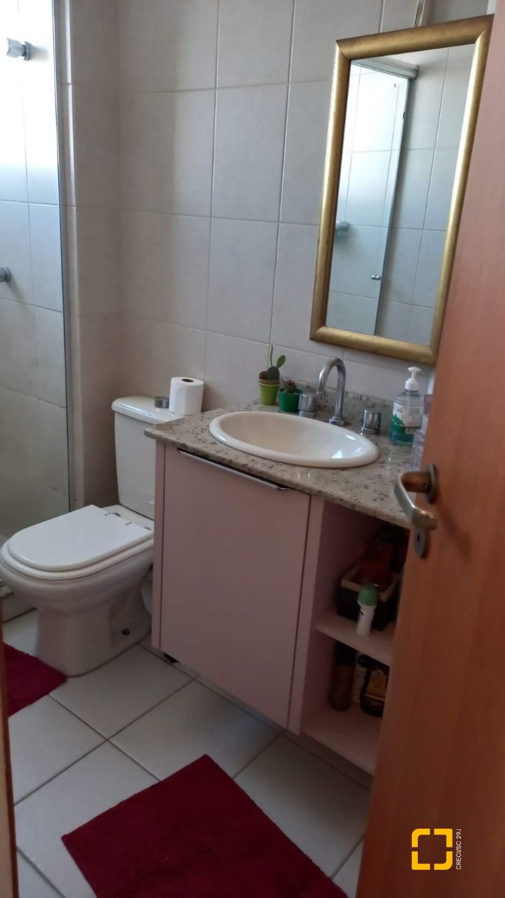 Apartamento com 133m², 6 quartos (sendo 2 suítes), 2 garagens, no bairro Estreito em Florianópolis