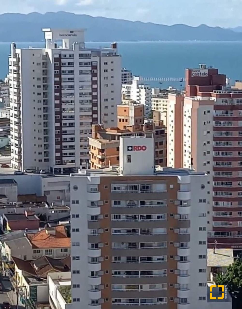 Apartamento com 133m², 6 quartos (sendo 2 suítes), 2 garagens, no bairro Estreito em Florianópolis