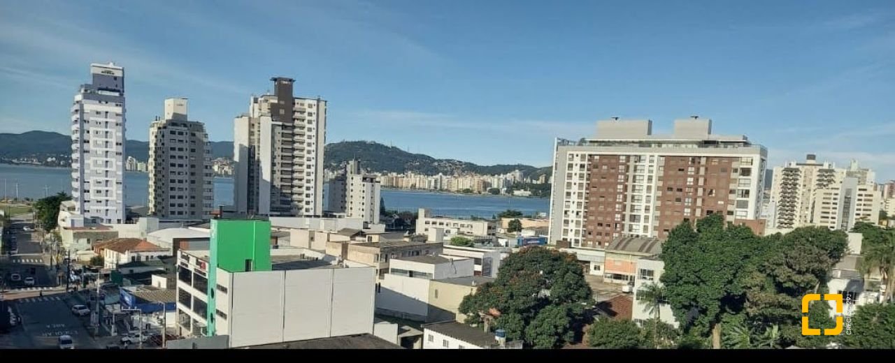 Apartamento com 133m², 6 quartos (sendo 2 suítes), 2 garagens, no bairro Estreito em Florianópolis