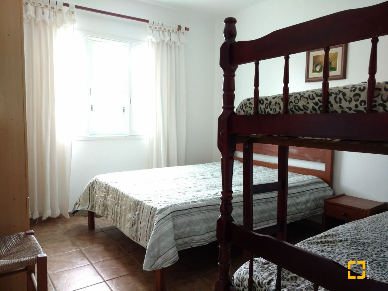 Casa com 113m², 5 quartos (sendo 1 suíte), 4 garagens, no bairro Ingleses em Florianópolis