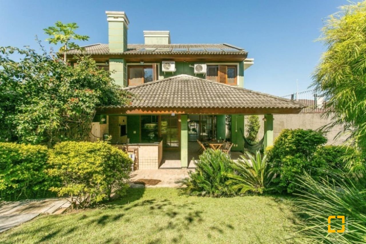 Casa com 929m², 5 quartos (sendo 3 suítes), 5 garagens, no bairro João Paulo em Florianópolis