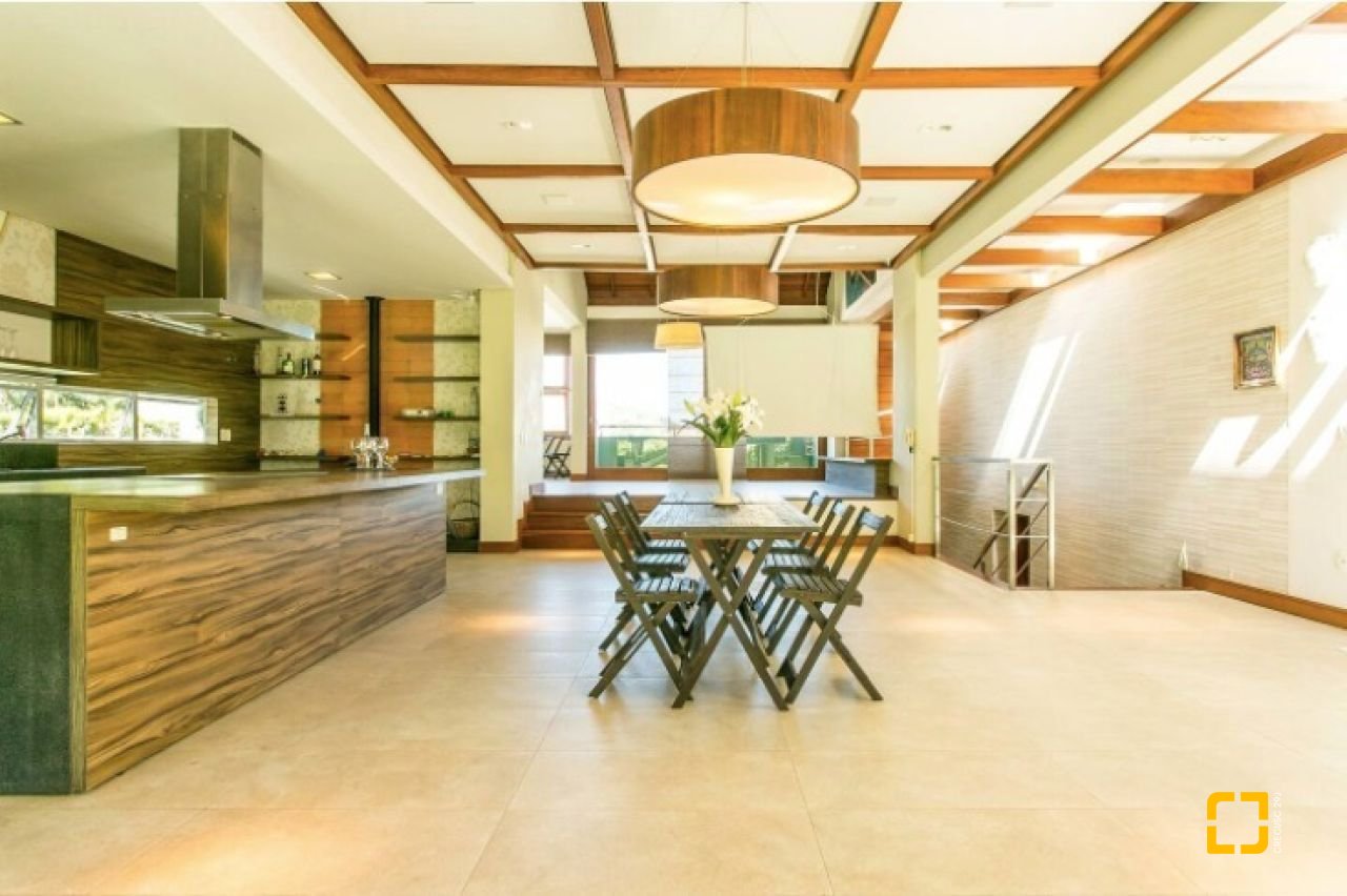 Casa com 929m², 5 quartos (sendo 3 suítes), 5 garagens, no bairro João Paulo em Florianópolis