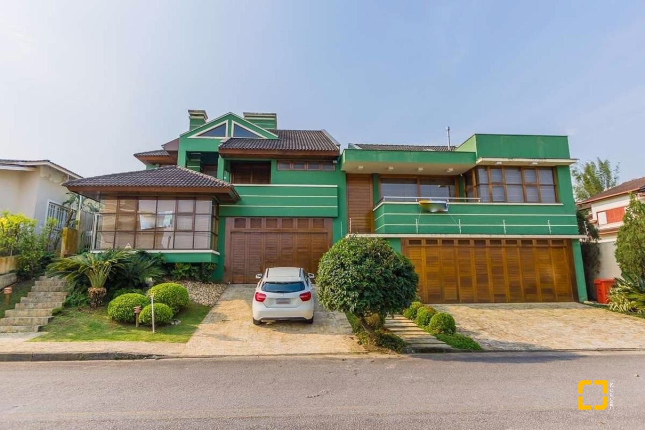Casa com 929m², 5 quartos (sendo 3 suítes), 5 garagens, no bairro João Paulo em Florianópolis