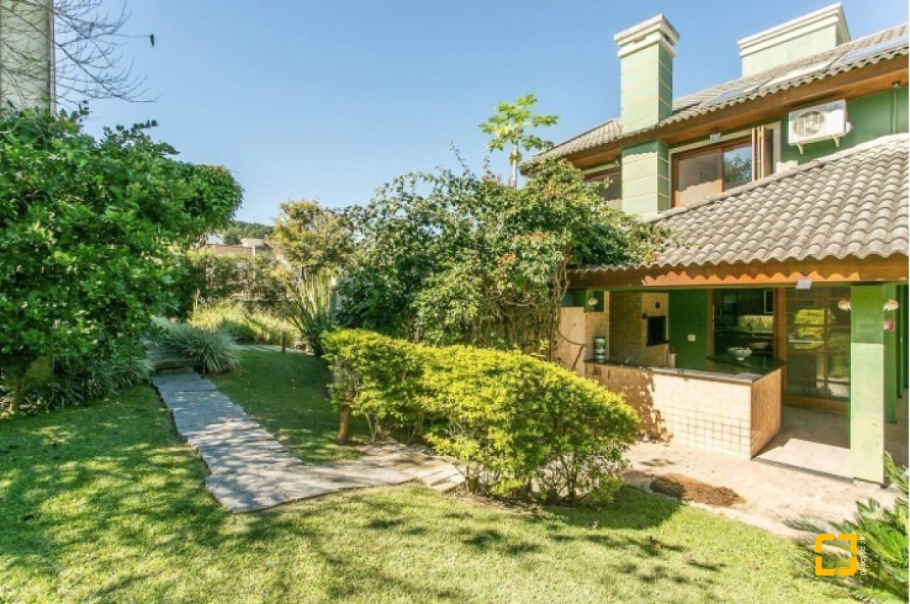 Casa com 929m², 5 quartos (sendo 3 suítes), 5 garagens, no bairro João Paulo em Florianópolis