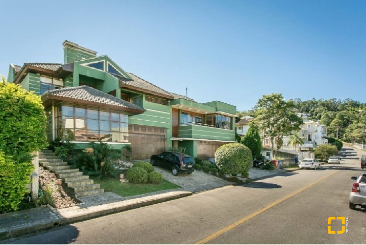 Casa com 929m², 5 quartos (sendo 3 suítes), 5 garagens, no bairro João Paulo em Florianópolis