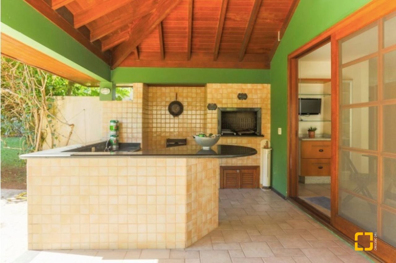 Casa com 929m², 5 quartos (sendo 3 suítes), 5 garagens, no bairro João Paulo em Florianópolis