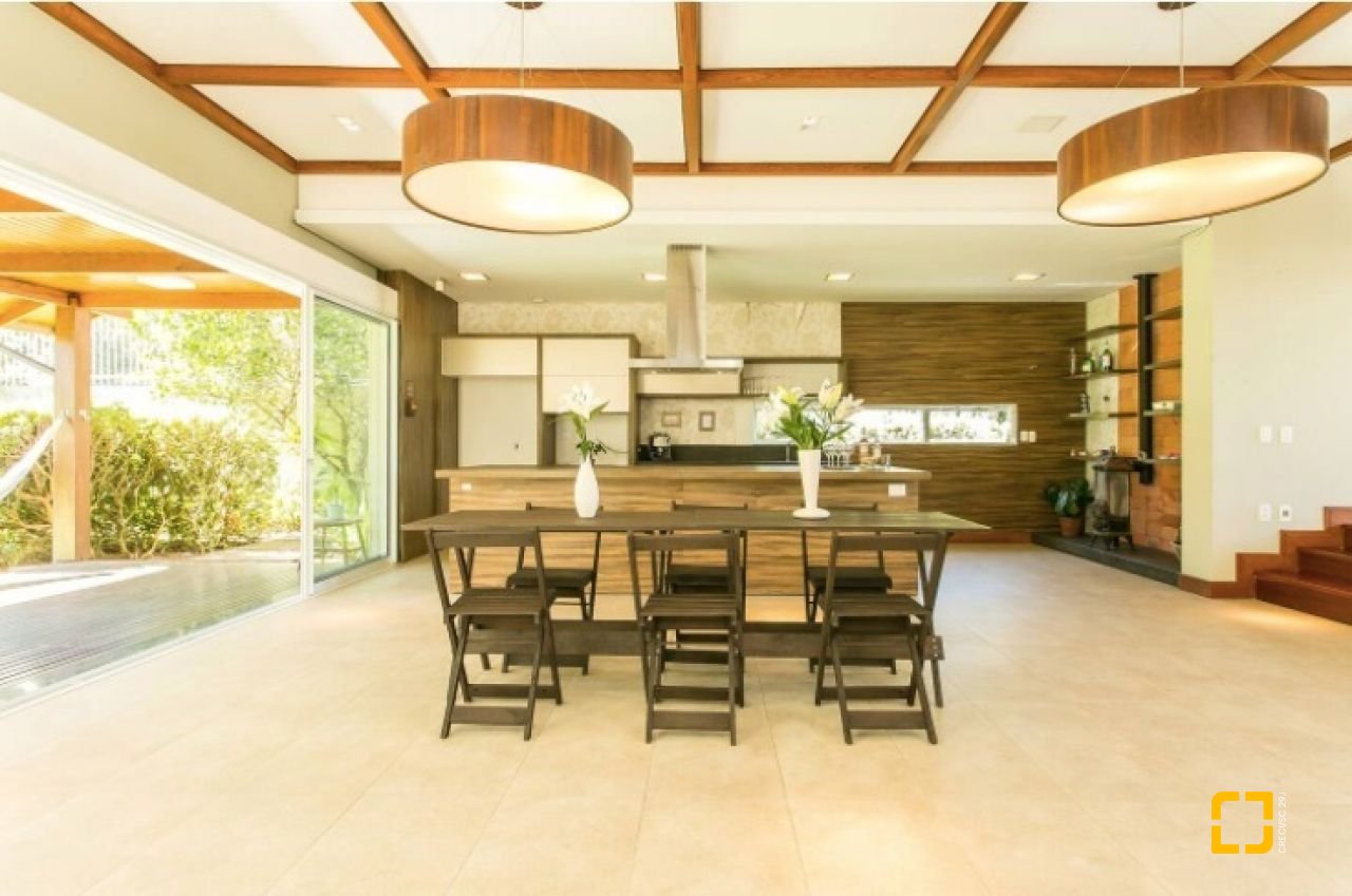 Casa com 929m², 5 quartos (sendo 3 suítes), 5 garagens, no bairro João Paulo em Florianópolis