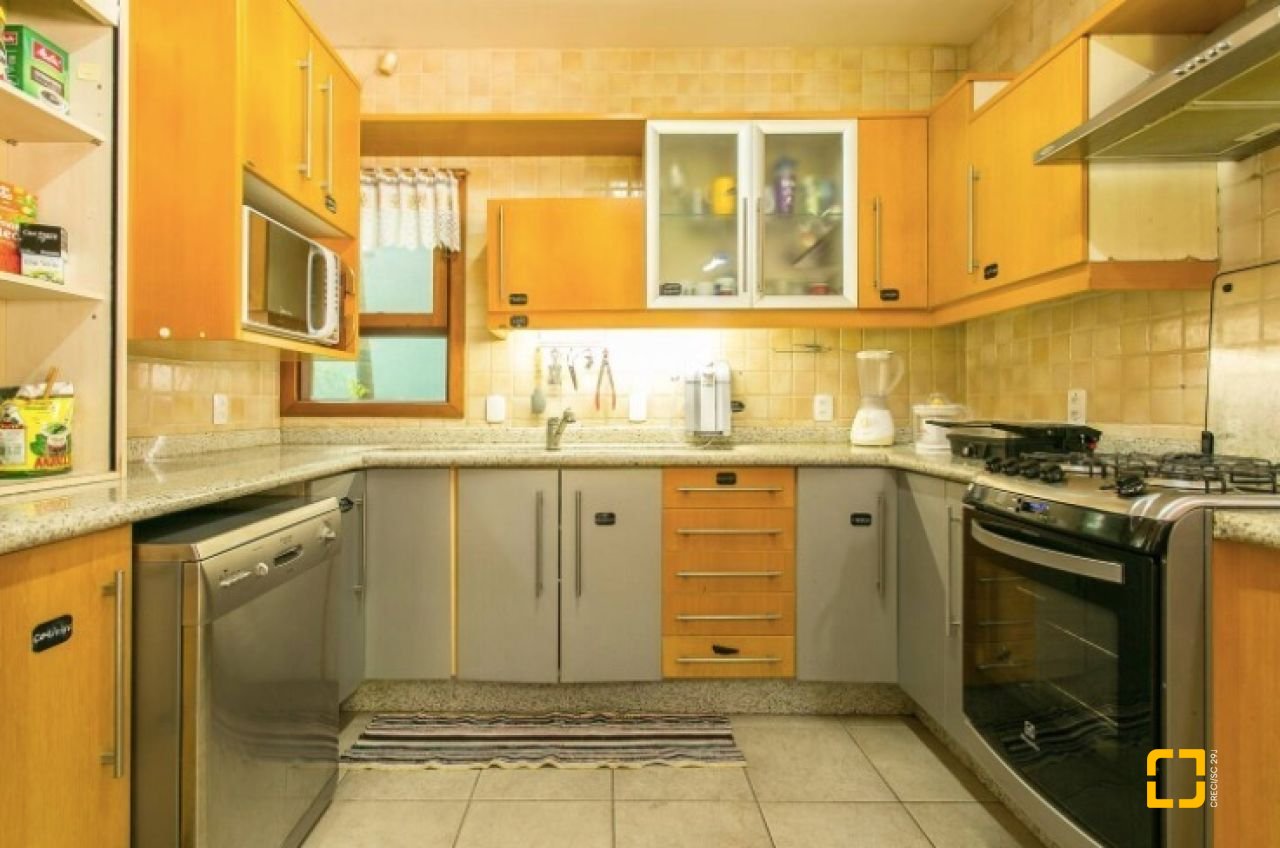 Casa com 929m², 5 quartos (sendo 3 suítes), 5 garagens, no bairro João Paulo em Florianópolis